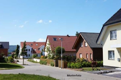 1- bis 2-Familienhaus und Garage