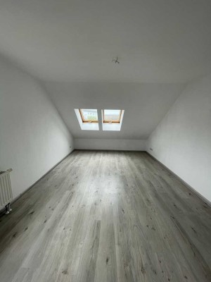 Helle 3-Zimmer-Dachgeschosswohnung sucht dich