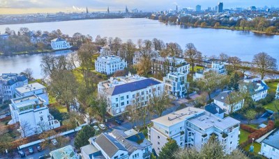 Licht von allen Seiten: Penthouse mit umlaufender Dachterrasse an der Alster!