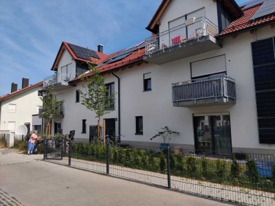 Exklusive, neuwertige 4-Raum-EG-Wohnung mit geh. Innenausstattung mit Balkon und EBK