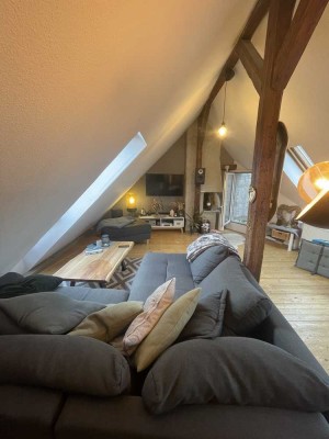 Maisonette-Wohnung mit Dachterrasse, Einbauküche und Sichtmauerwerk