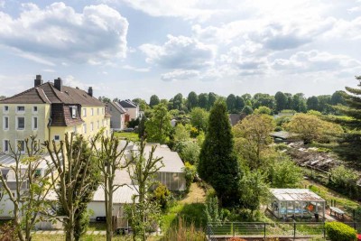 Attraktive, klimatisierte 3,5-Zimmer-Wohnung mit zwei Stellplätzen, Balkon und traumhaftem Ausblick
