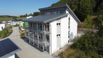 Modernes 3-Zimmer-Penthouse zum Erstbezug in traumhafter Aussichtslage von Münsingen zu vermieten