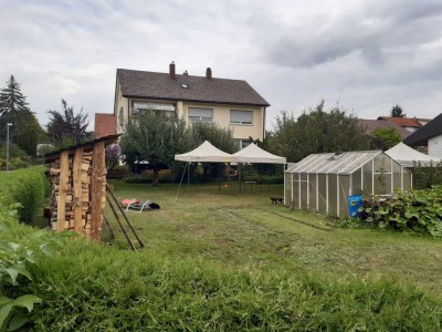 3,5-Zimmer-EG-Wohnung mit großem Garten, Balkon und EBK am Ortsrand von Heiningen