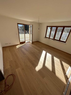 Stilvolle, sanierte 3-Raum-Wohnung mit gehobener Innenausstattung mit Balkon in Neubeuern