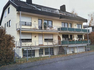 Attraktive und gepflegte 3,5-Zimmer-Hochparterre-Wohnung mit Balkon in Unkel- Scheuren