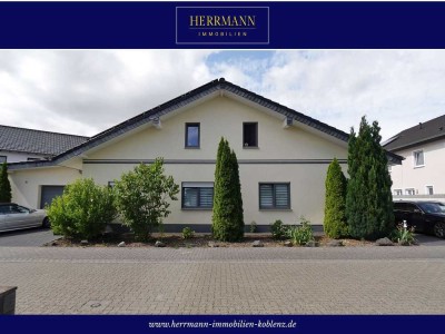 Familienfreundliches Haus mit barrierefreiem Erdgeschoss, PV-Anlage und zwei Garagen