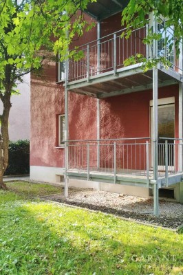Charmante Altbauwohnung mit Balkon und Blick ins Grüne - ruhig & zentral in Augsburg!