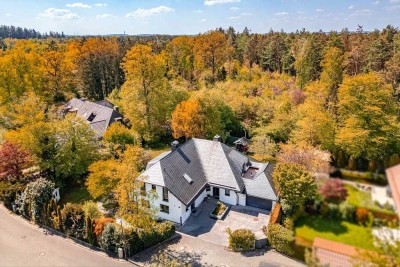 Stilvolles Familiendomizil mit idyllischem Garten und Anliegerwohnung in bester Gräfelfinger Lage