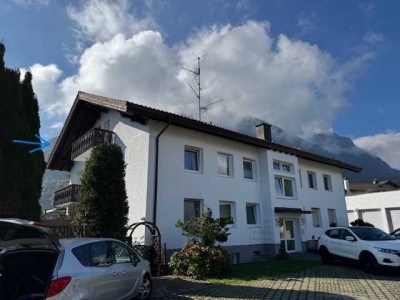 Sehr helle 2-Zimmer-DG-Wohnung mit Balkon in Piding