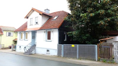 Neu-Anspach! Freistehendes Haus mit 5 Zimmern auf kleinem Grundstück.