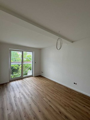 Sanierte 4 Zimmerwohnung mit großer Terrasse im 1. Obergeschoss