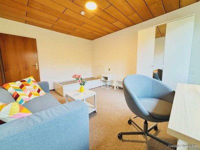 WG-Zimmer in neu gestalteter Gemeinschaft mit Terrasse und Blick in den Garten