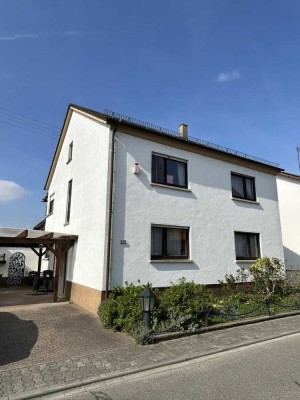 Zweifamilienhaus in Toplage auf großem Grundstück. Renovierung oder Neubau!