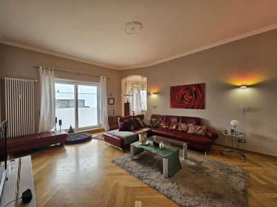 Stilvolle Altbauwohnung mit Südwestbalkon in Premiumlage am Annaberg