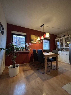 Schöne Wohnung mit Kamin über zwei Ebenen