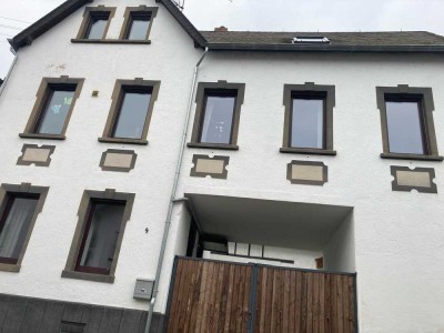 6-Zimmer-Haus in Ochtendung mit Scheune