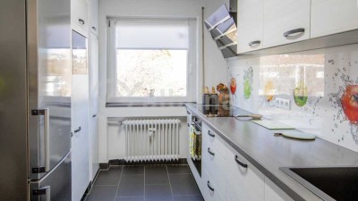 Bezugsfertig & modern: 3-Zimmer-Wohnung mit neuem Bad, Einbauküche, Balkon & Stellplatz