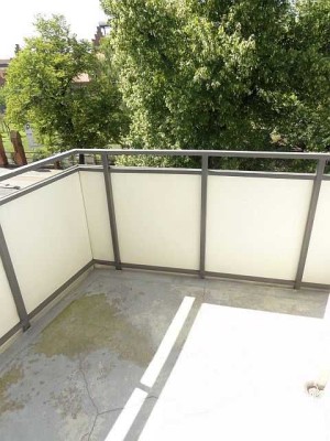! Wohnung mit Potential. Helle 3 Zimmerwohnung mit großem Westbalkon !
