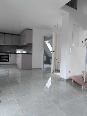 Erstbezug nach Sanierung: schöne 4-Zimmer Maisonettewohnung mit Einbauküche in Leutenbach W.z. Stein