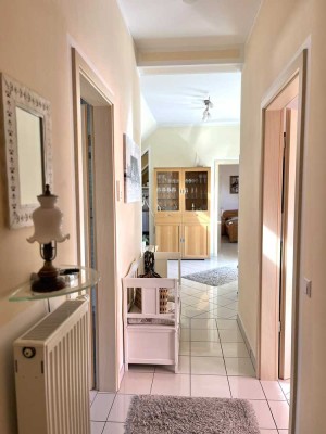 Traumhafte 3-Zimmer-Dachgeschoss-Maisonette mit Balkon und Blick in den Rheingau