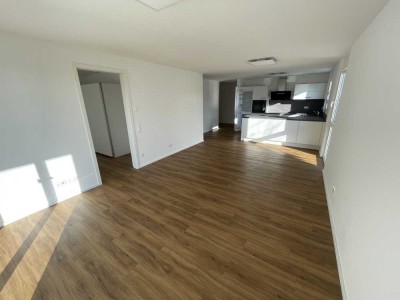 3-Zimmer-EG-Wohnung mit Einbauküche / Terrasse / Garten / Kellerabteil / Außenstellplatz / 2023