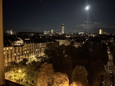 Über den Dächern im 9OG: 1,5-Raum Studio in Frankfurt-Sachsenhausen.