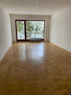 Germering 5 min S-Bahn, helle, schöne, geräum. 3 ZKB, in kl. Wohnanlage, Parkett, EBK, Balk