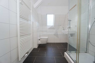 Gemütliche DG-Balkon-Wohnung mit Wanne + Dusche