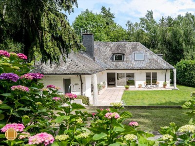 Einladende Familienvilla auf Premium Grundstück mit Pool & gepflegten Garten mit viel Privatsphäre