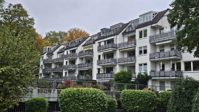 Helle 3,5-Zimmer Wohnung mit Balkon, Aufzug und 2 Stellplätzen