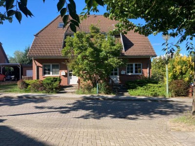 Einmalige Chance!!! Leerstehendes Doppelhaus mit Pool, Sauna, Garagen & Carport in Potsdam-Eiche