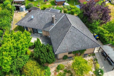 Großzügiger Winkelbungalow mit Einliegerwohnung und Vollkeller in ruhiger Wohnlage