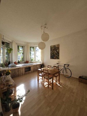 Wunderschöne 3 Zimmer Altbauwohnung auf 81 m² im Kreuzviertel ohne Balkon!!