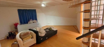 Schöne und gepflegte 3-Raum-DG-Wohnung mit Balkon und Einbauküche in Heide