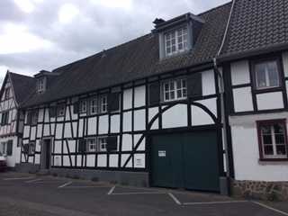 Wohnung im Denkmalgeschützes-Fachwerk  3,5-Raum Galerie-Wohnung in Bonn Villich Gartenmitbenutzung