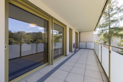 Sehr helle 5 Zimmer Familienwohnung mit westseitigem Balkon, Eigengarten und PKW-Stellplatz