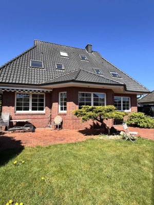 **** Ihre Traumimmobilie ****
Exklusives, individuelles Einfamilienhaus mit massiver Doppelgarage i