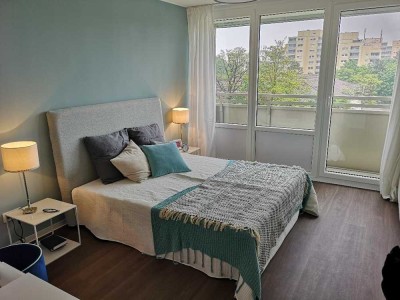 Exklusive, sanierte 2-Zimmer-Wohnung mit Einbauküche, Balkon und Tiefgarage