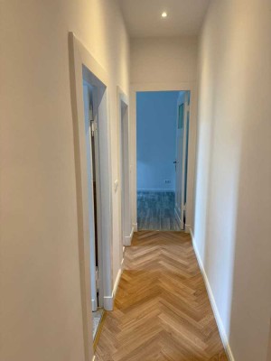 Teilmöblierte, komplett sanierte Altbauwohnung in Bestlage in Berlin-Nikolassee zu vermieten