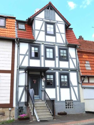 Provisionsfrei - Geräumiges und charmantes Einfamilienhaus im Ortskern von Nieste