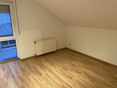 2,5-Raum-Dachgeschosswohnung mit Balkon und Einbauküche in Klingenberg a.Main