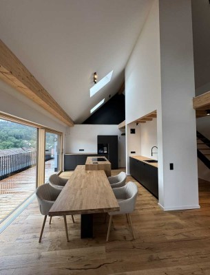 Attraktive 3-Raum-Wohnung mit lux. Innenausstattung und Einbauküche