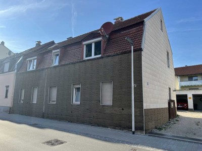 Zwei Wohnungen, ein Haus – perfekt für Mehrgenerationen oder zur Entwicklung mitten in Zirndorf