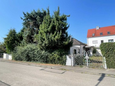 Brück Immobilien - Stark renovierungsbedürftiger Bungalow auf ca. 302 m² Grund