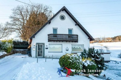 Freistehendes Einfamilienhaus in traumhafter Lage mit großem Grundstück in Dahlem