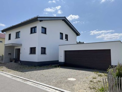 EFH mit Einliegerwohnung und großer Doppelgarage im Neubaugebiet Rindenmoos