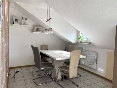 Sonnige 3-Zimmer-DG-Wohnung mit Süd-Balkon, Garage & Stellplatz im Herzen Wellendingens