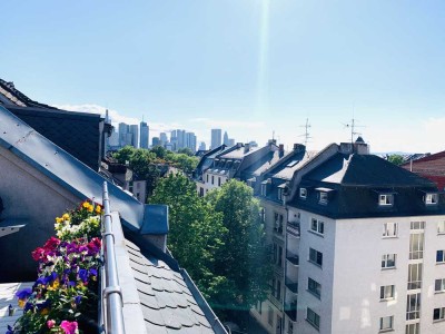 Im Herzen vom Nordend: Penthauswohnung (2 Balkon mit Skylineblick)