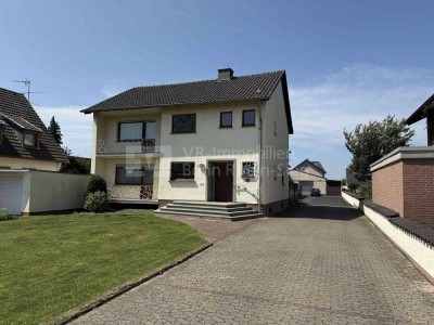 Haus und Hallen-Ensemble in guter Lage im Dorfkern!